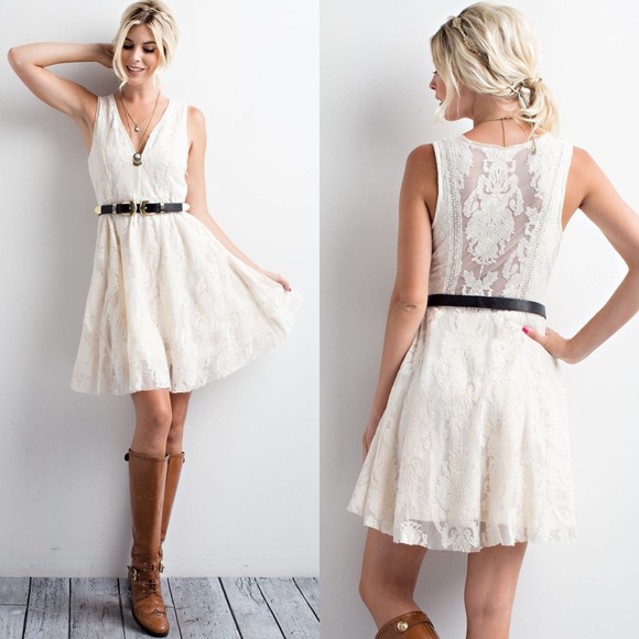 'Love Poem' Lace Dress. - Picture 2 of 6